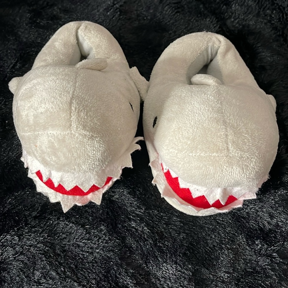 Baby Shark Slippers 8-10 Gray/White/Red Bedroom/House Not To Be Worn Outdoors